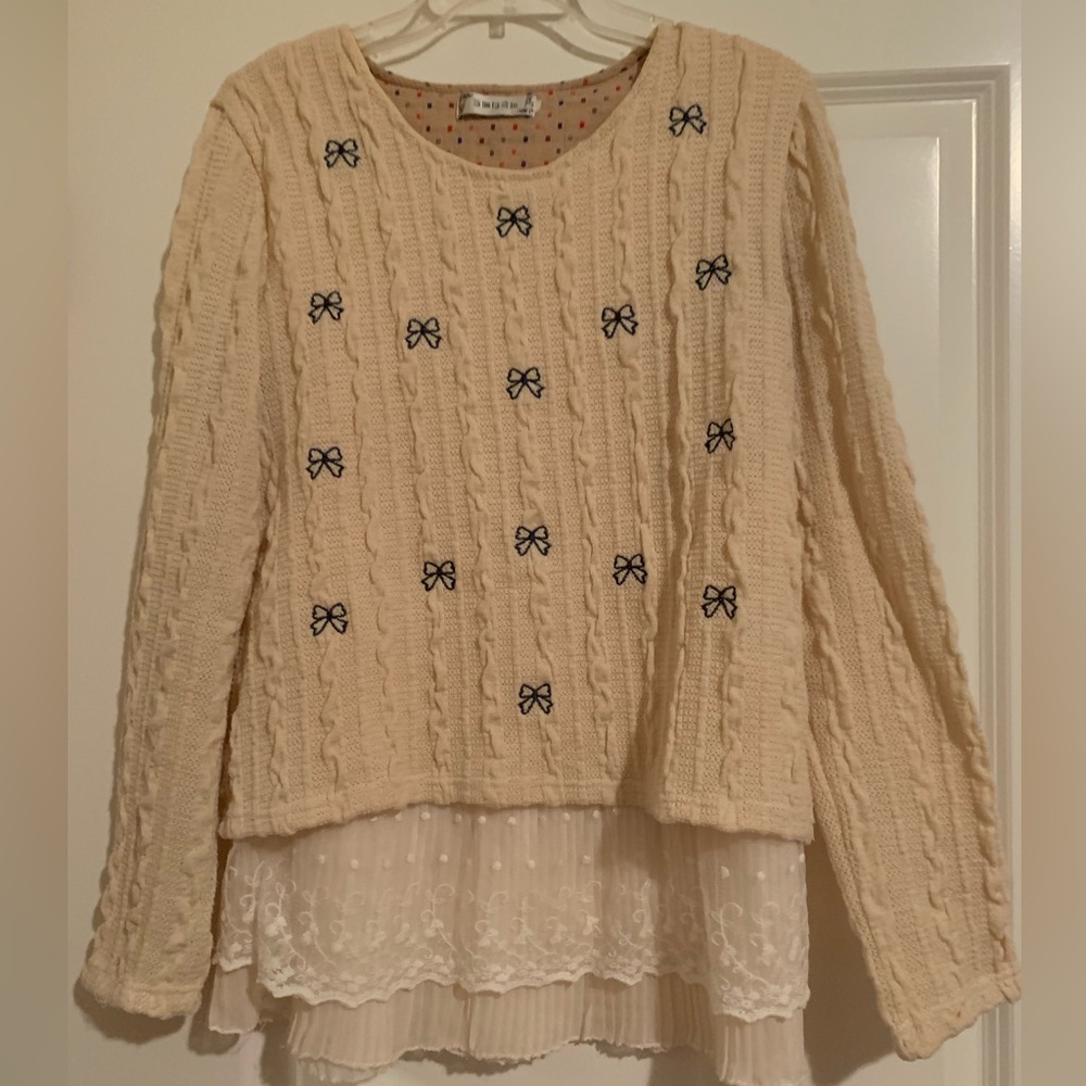 Feminine Beige Sweater Blue Embroidered Bows and Lace Trim